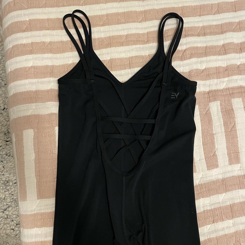 Medium Everyday Yoga black onesie! Buttery soft & like new!